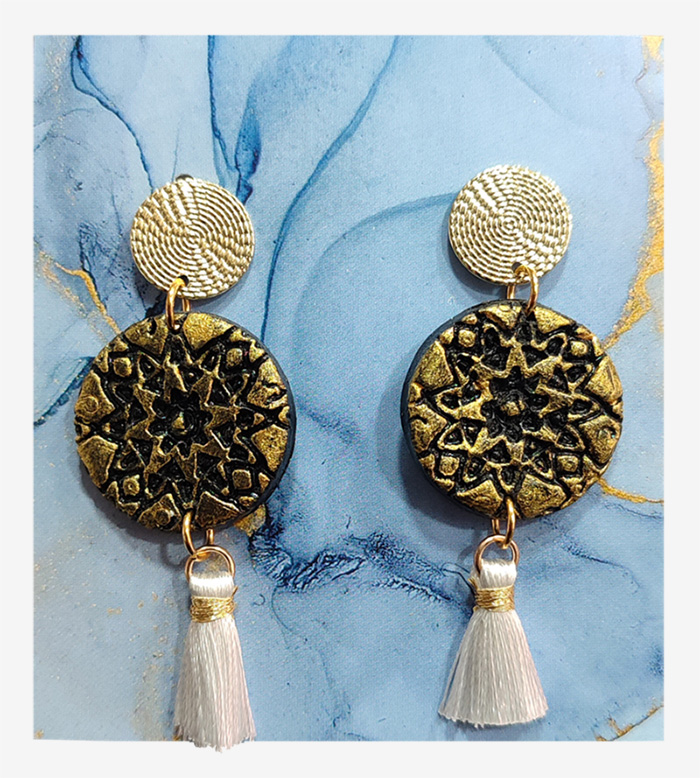 Black gold with gold disc and tuft